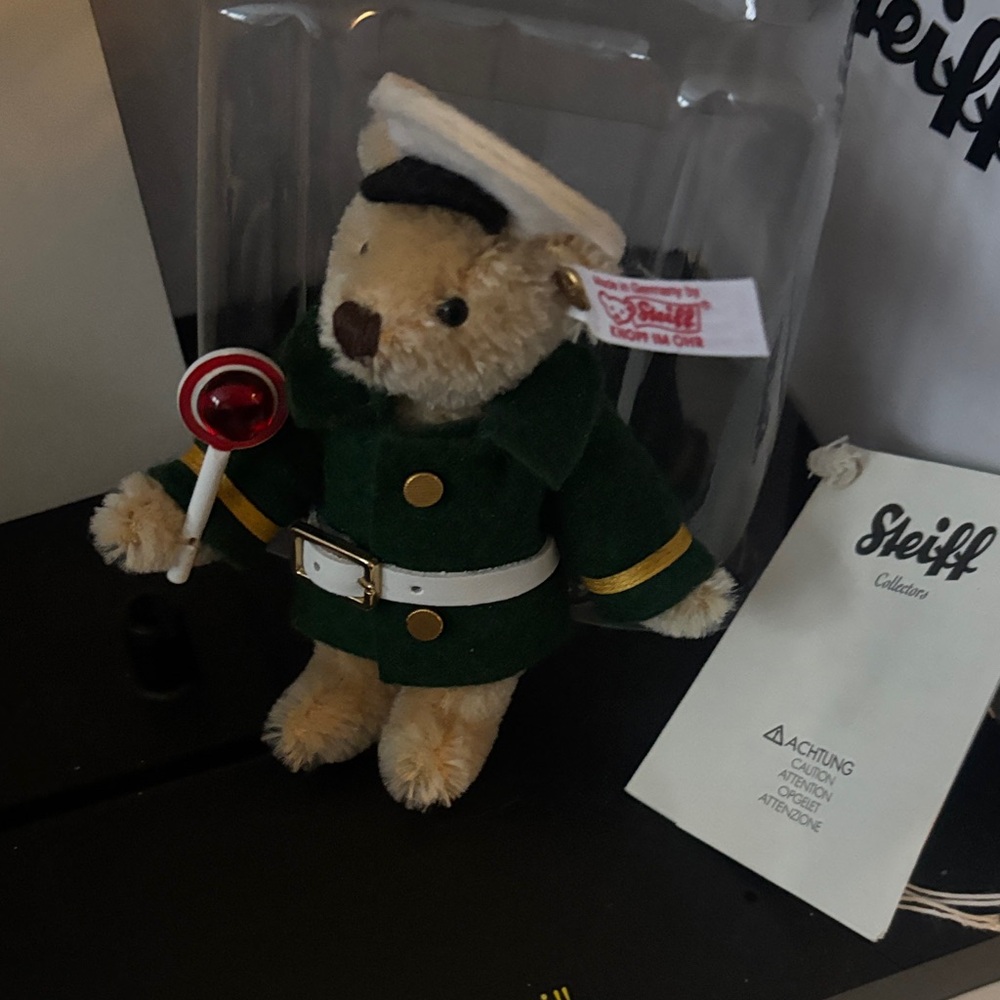 Revell Steiff Green 'Polizei' Toy Car & Bear Set - Picture 5 of 15